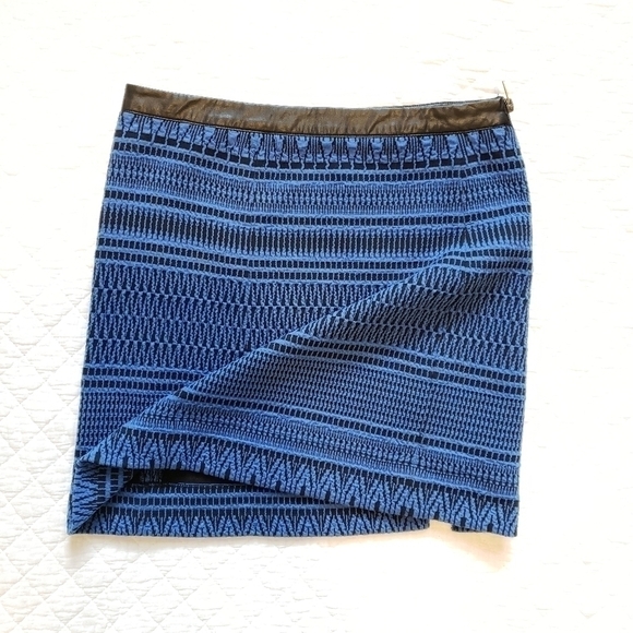 𝅺Sanctuary Y2K Zip Mini Blue Geo Black Skirt - Picture 3 of 6